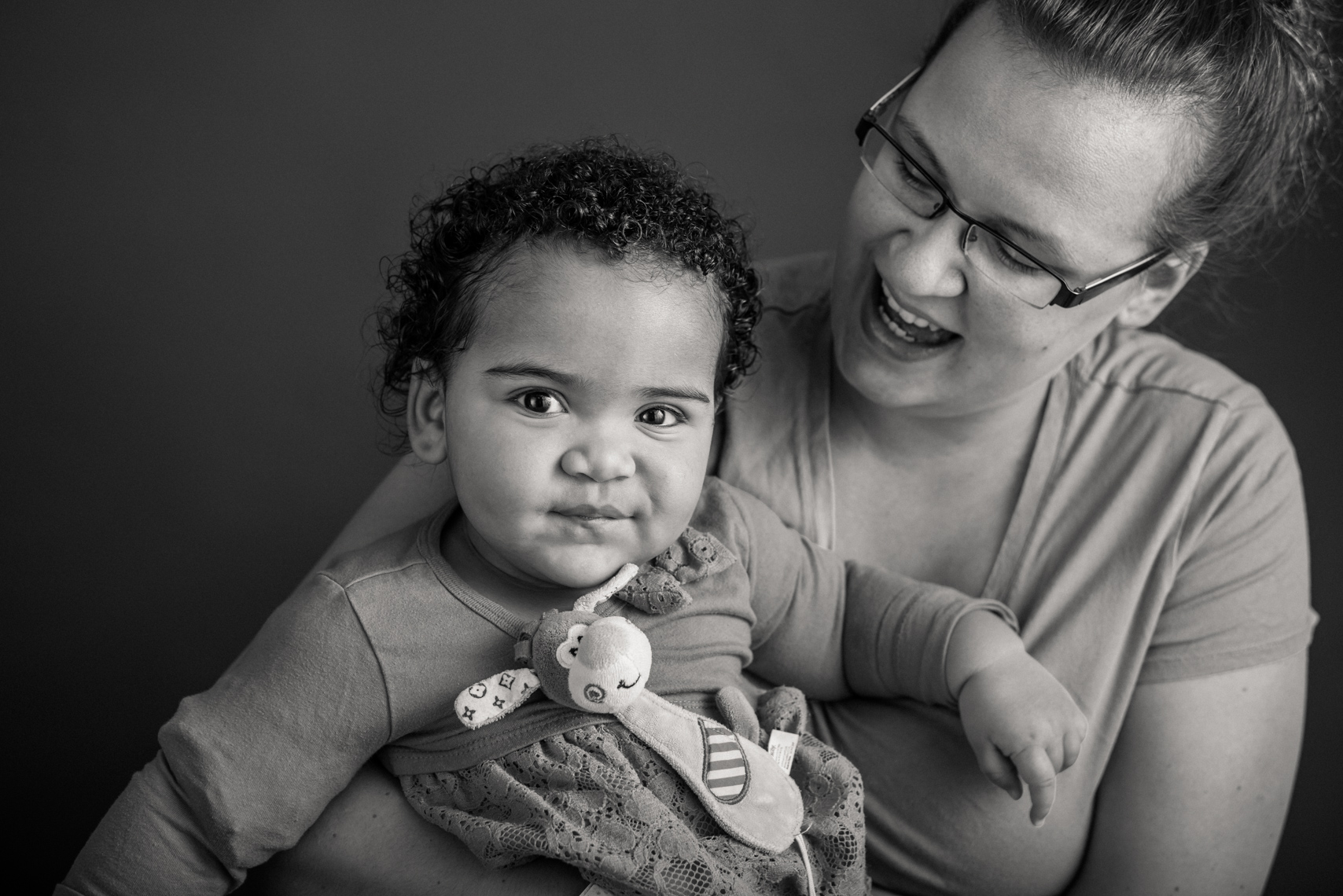 Flashes of Hope, portrait of a young mother with her daughter who is fighting cancer. Nashville, Louisville, Chicago, non-profit, documentary, portrait, photographer.